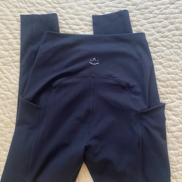 Beyond yoga POWERBEYOND Strive Pocket Midi Legging - Picture 6 of 9